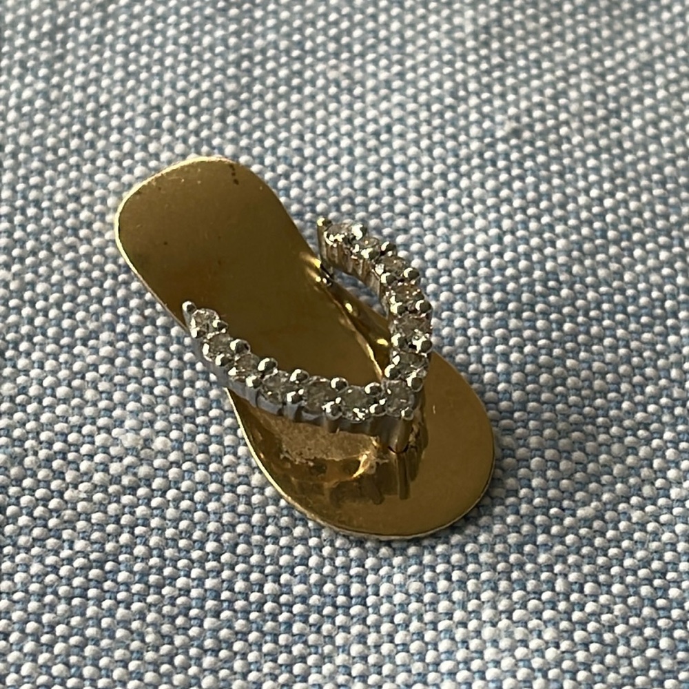 Na Hoku yellow 14 K gold diamond slipper w heel pendant with diamonds